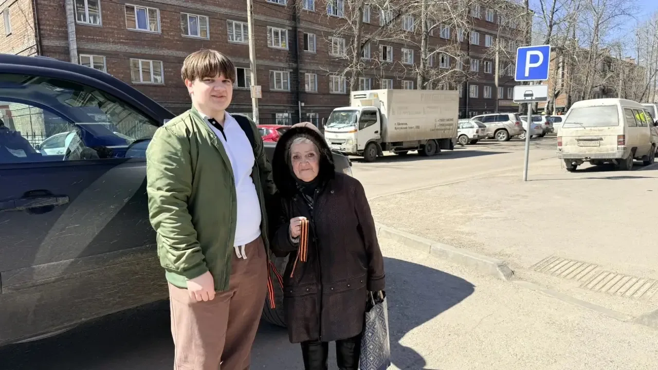 Обучающиеся гимназии № 1 провели уличную акцию «Георгиевская ленточка».   27 апреля обучающиеся гимн