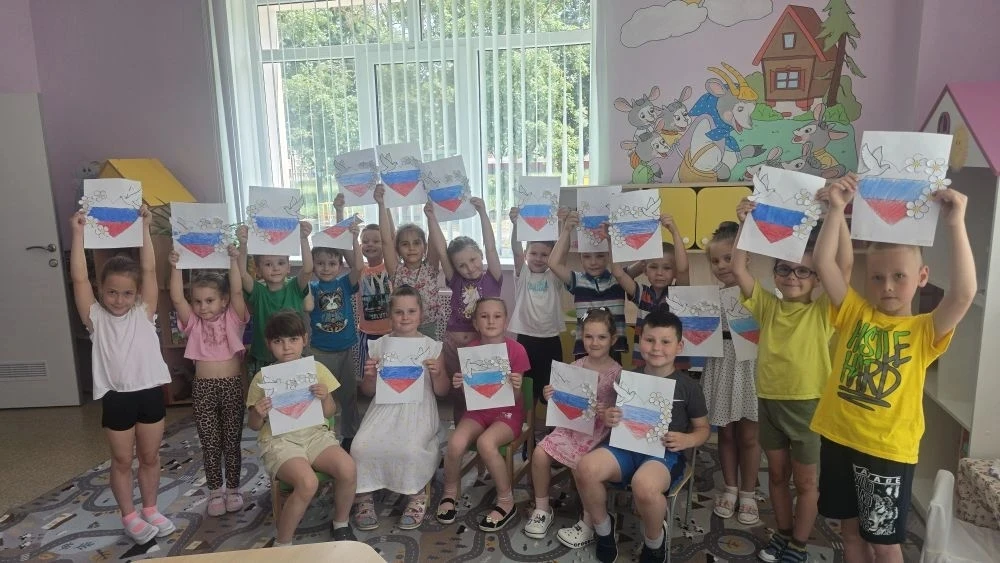 В преддверии Дня России во всех возрастных группах ГБДОУ № 21 прошли тематические занятия, направлен