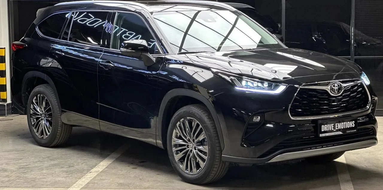 АКЦИЯ Toyota Highlander со скидкой 400.000   Стиль, комфорт и уверенность в каждой поездке Toyota Hi