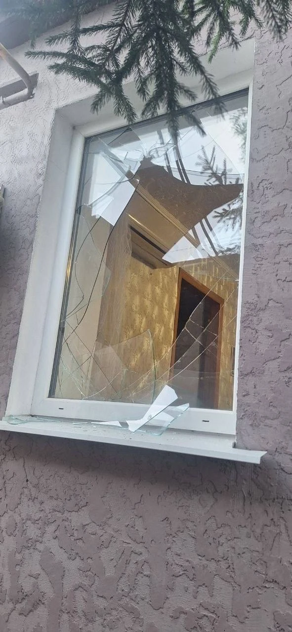 Сегодня рано утром вражеский беспилотник совершил атаку на Краснодонский муниципальный округ. Удар п