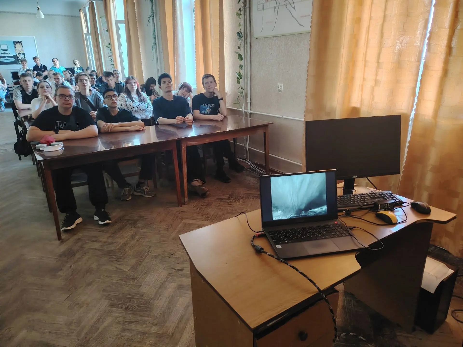 «Бессмертный гарнизон»: подвиг, который не меркнет сквозь годы 🎞🕯

В День памяти и скорби студенты