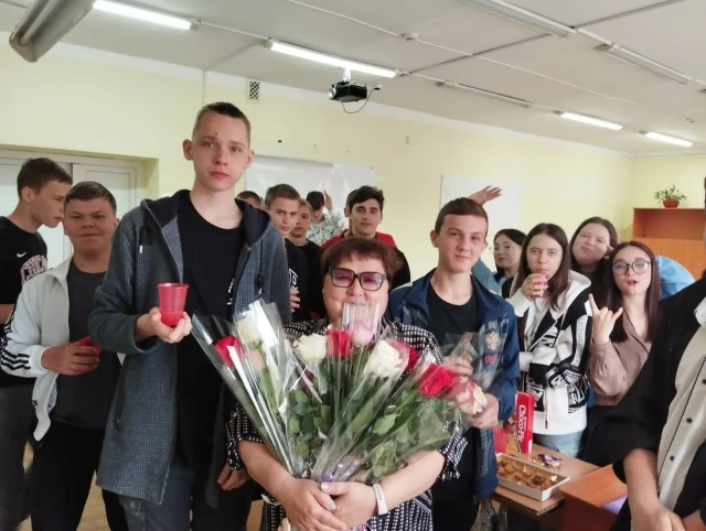Сегодня день рождения нашего учителя английского языка Обидиной Марины Ильиничны. Вы не просто препо