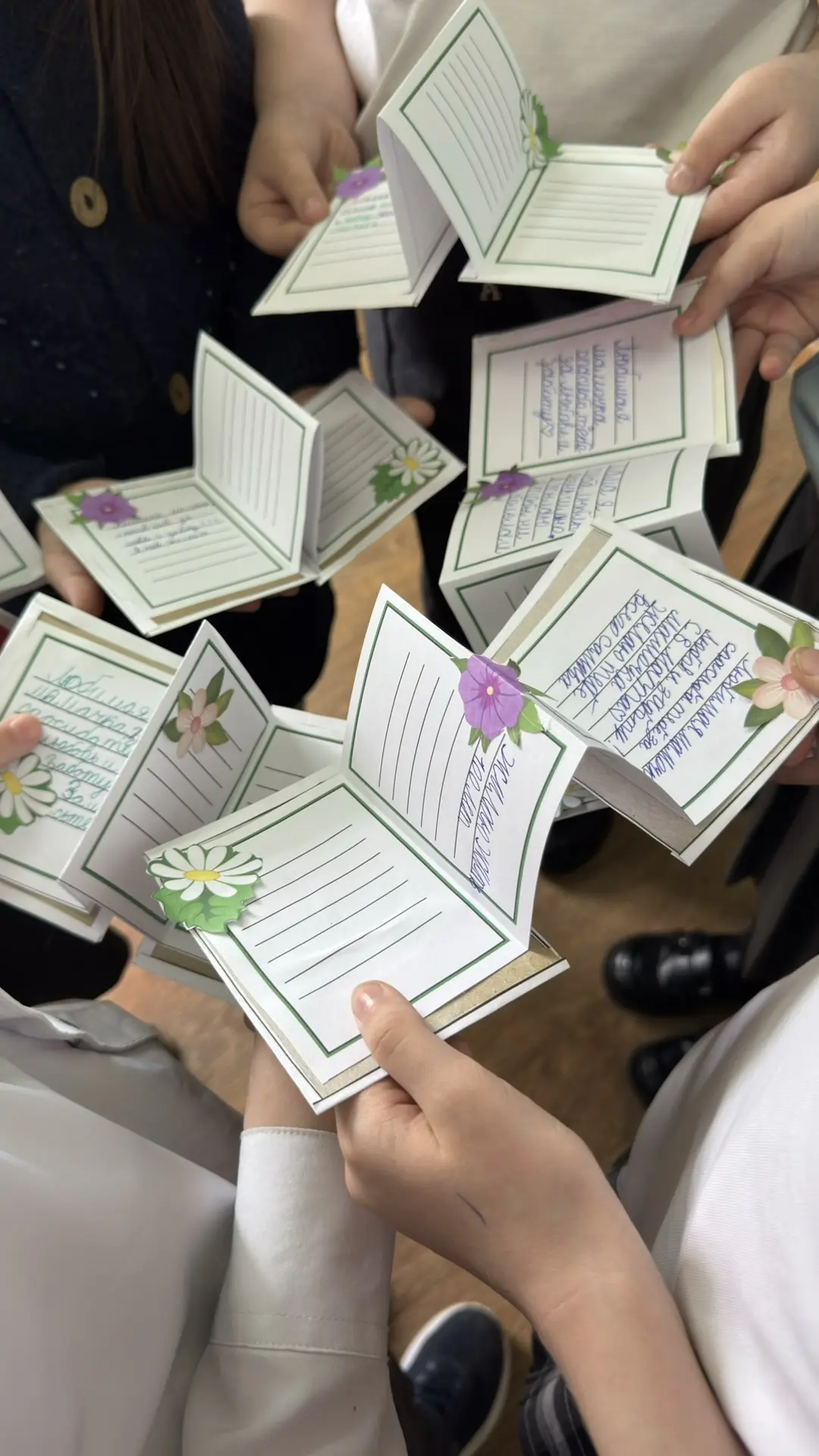 8 марта - Международный женский день💐  💝Всероссийская акция «Вам, любимые» 📖Творческое занятие «Книж