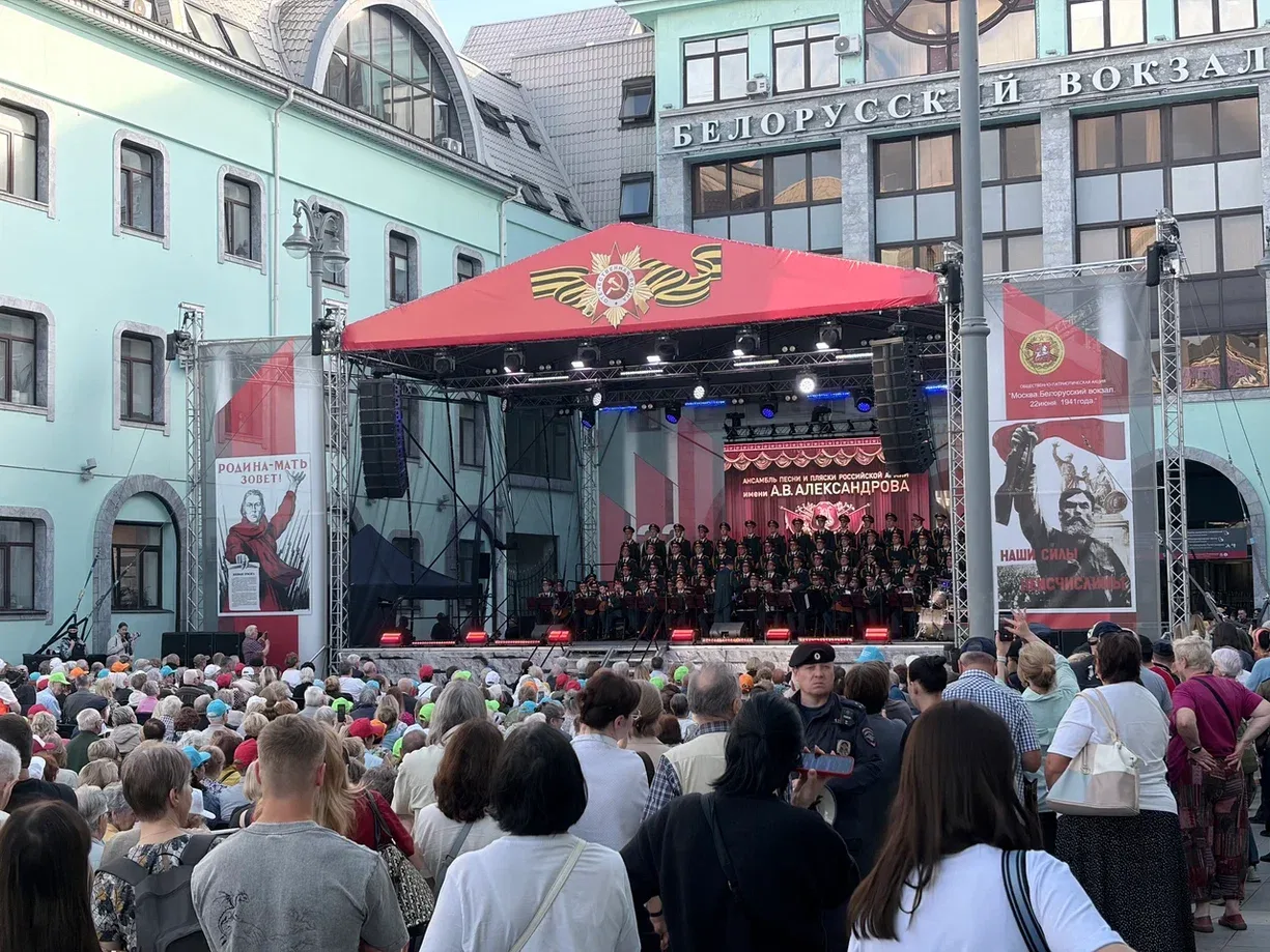 🎖️ Вчера рядом с Белорусским вокзалом состоялась общественно-патриотическая акция, приуроченная ко 