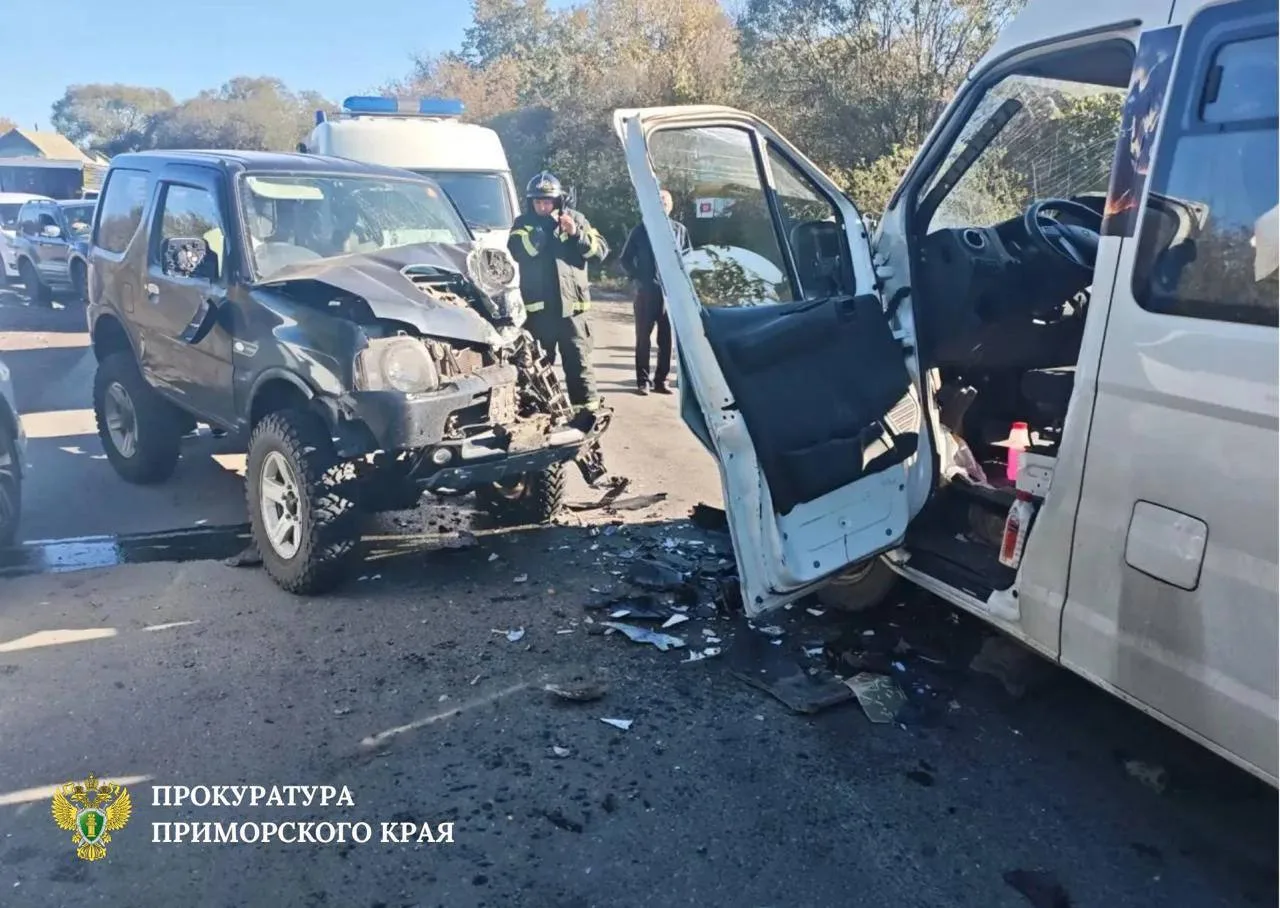 🚨 В Приморье внедорожник столкнулся с пассажирским автобусом