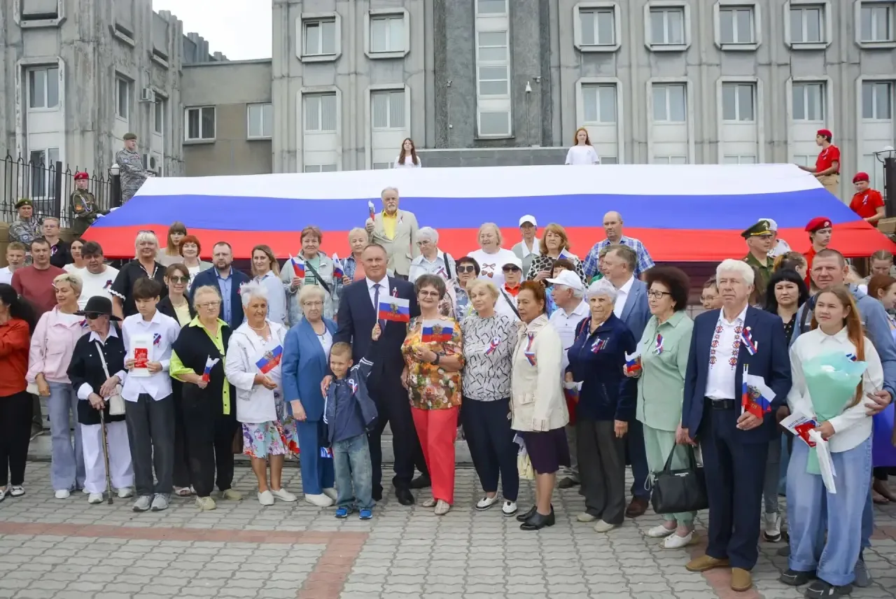 Уважаемые жители Ачинского муниципального округа, поздравляю вас с Днём России!

Этот праздник объед