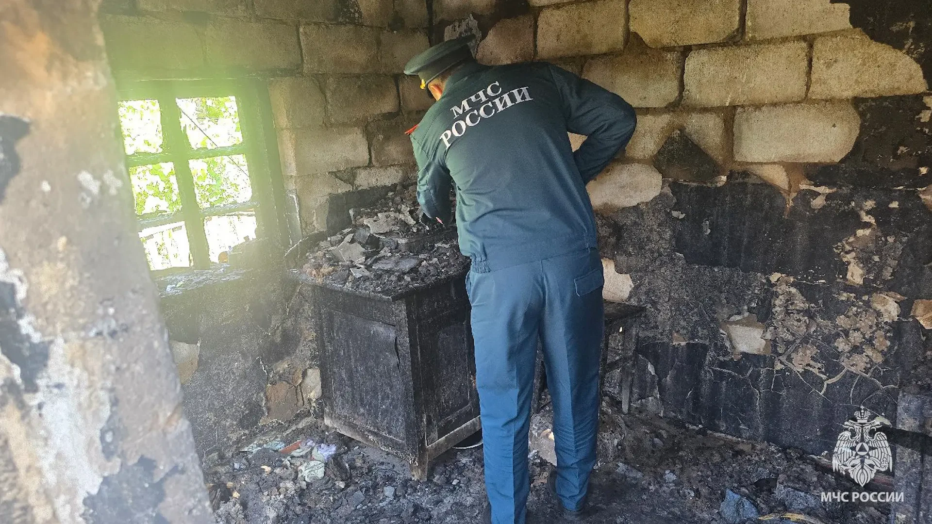 🚨 Два человека погибли при пожаре от незатушенной сигареты в Красном Луче

Ночью на улице Перекопск
