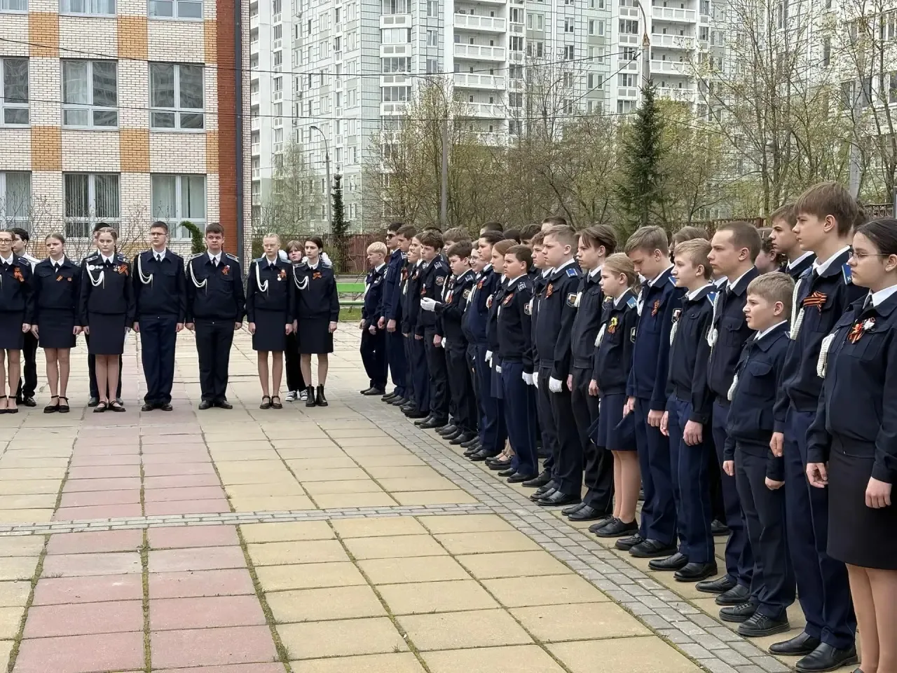Добрый день, уважаемые гости, педагоги, учащиеся!  Сегодня в нашей школе прошла торжественная линейк