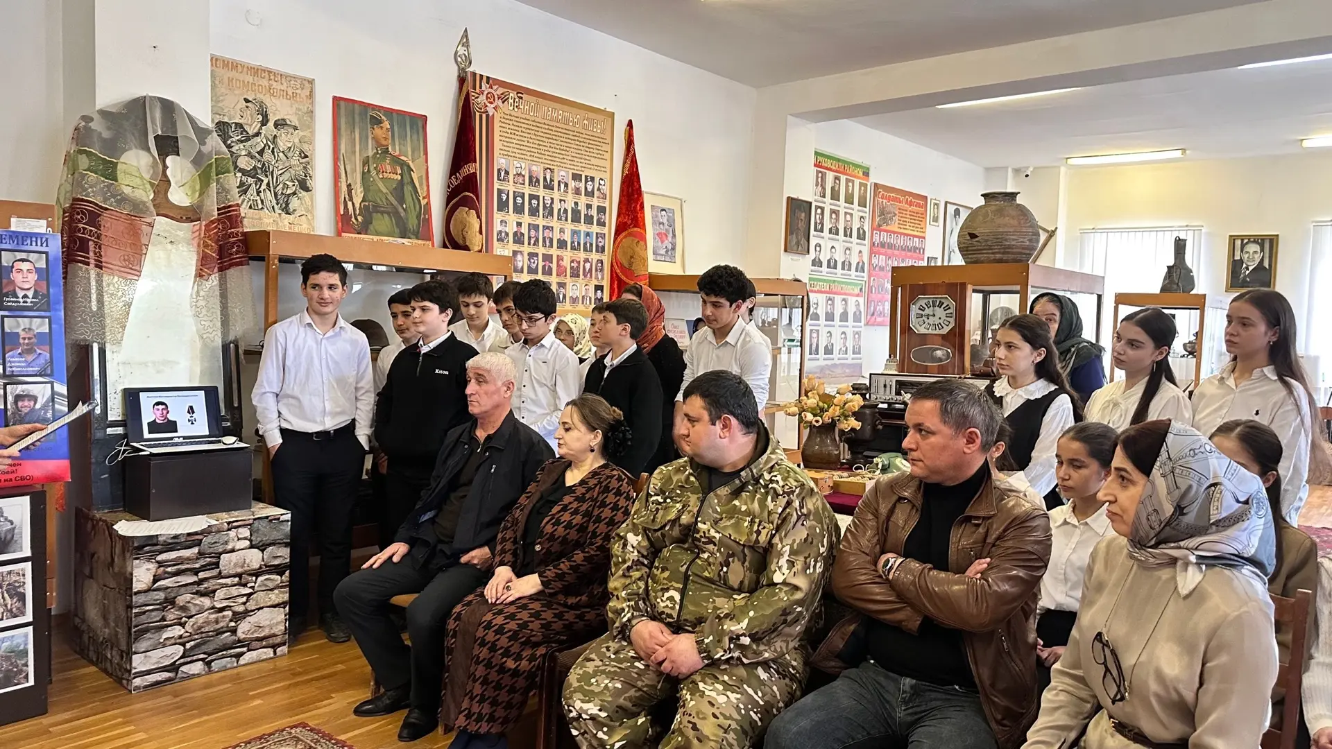 🇷🇺 Уроки мужества для девятиклассников: прошлое и настоящее Героев Отечества  🗓️Учащиеся 9 «Д» класс