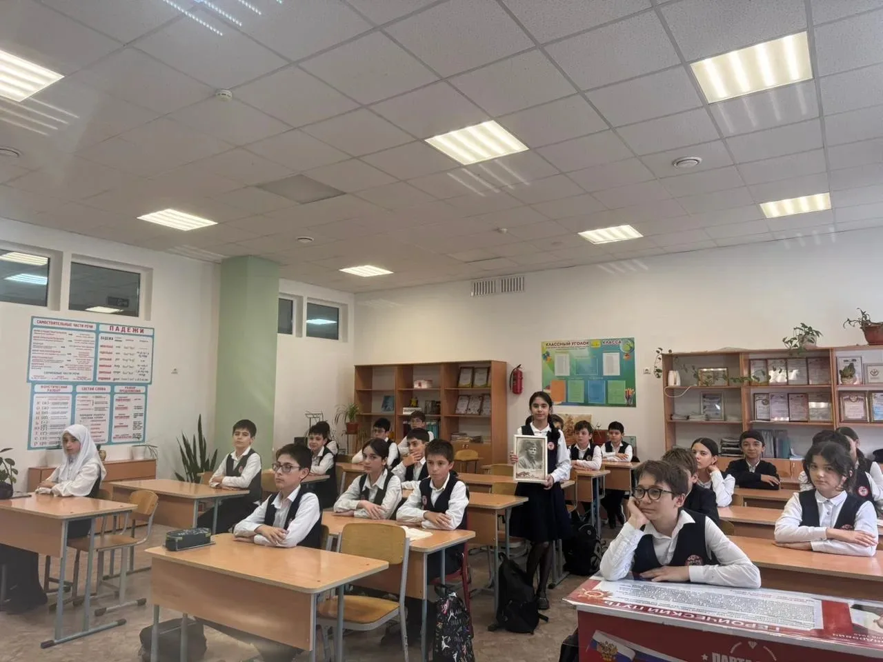Мы помним, мы гордимся  В 6 «А» классе прошёл классный час, посвящённый Дню Победы. Учащиеся говорил