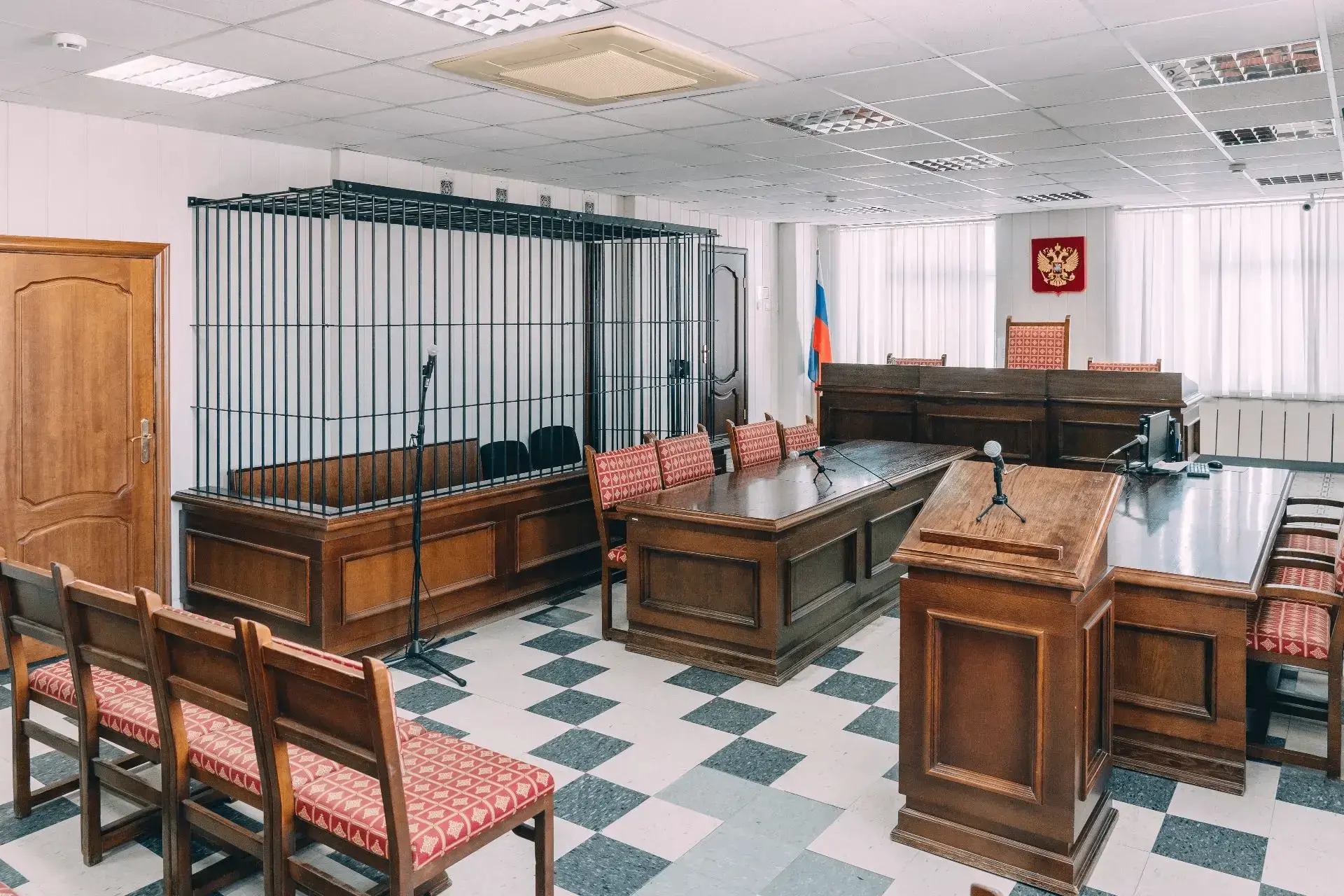 СТУДЕНТАМ ИЗ ЛАНГЕПАСА НАЗНАЧЕНО ДО 6 ЛЕТ КОЛОНИИ ЗА СБЫТ НАРКОТИКОВ