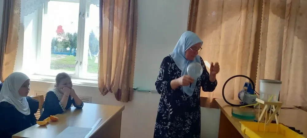 Сегодня в очередной раз  учащиеся  старших классов лицея  под руководством учителя физики Кашаповой 