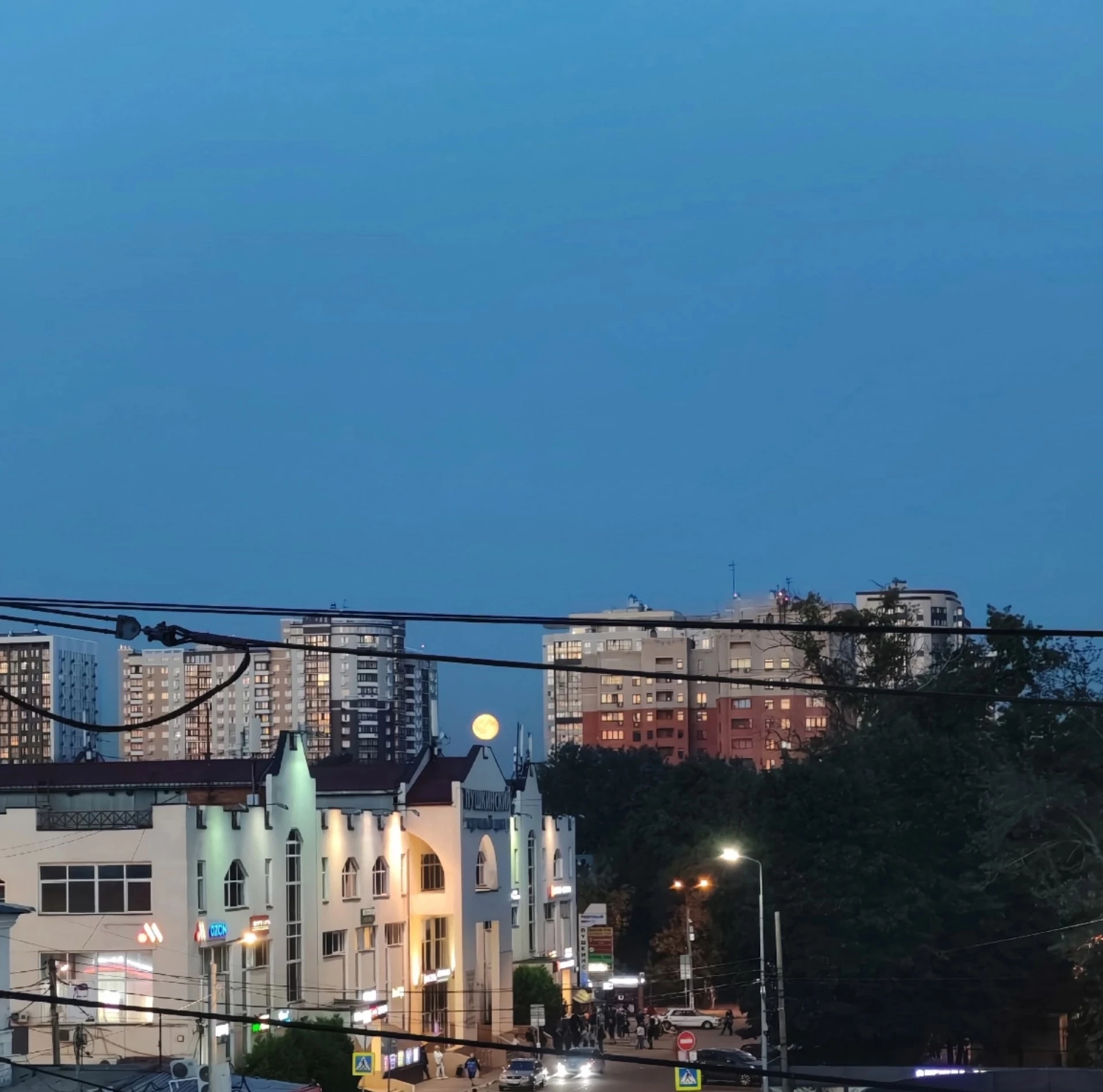 Вечером в Пушкино красивая луна 🌕