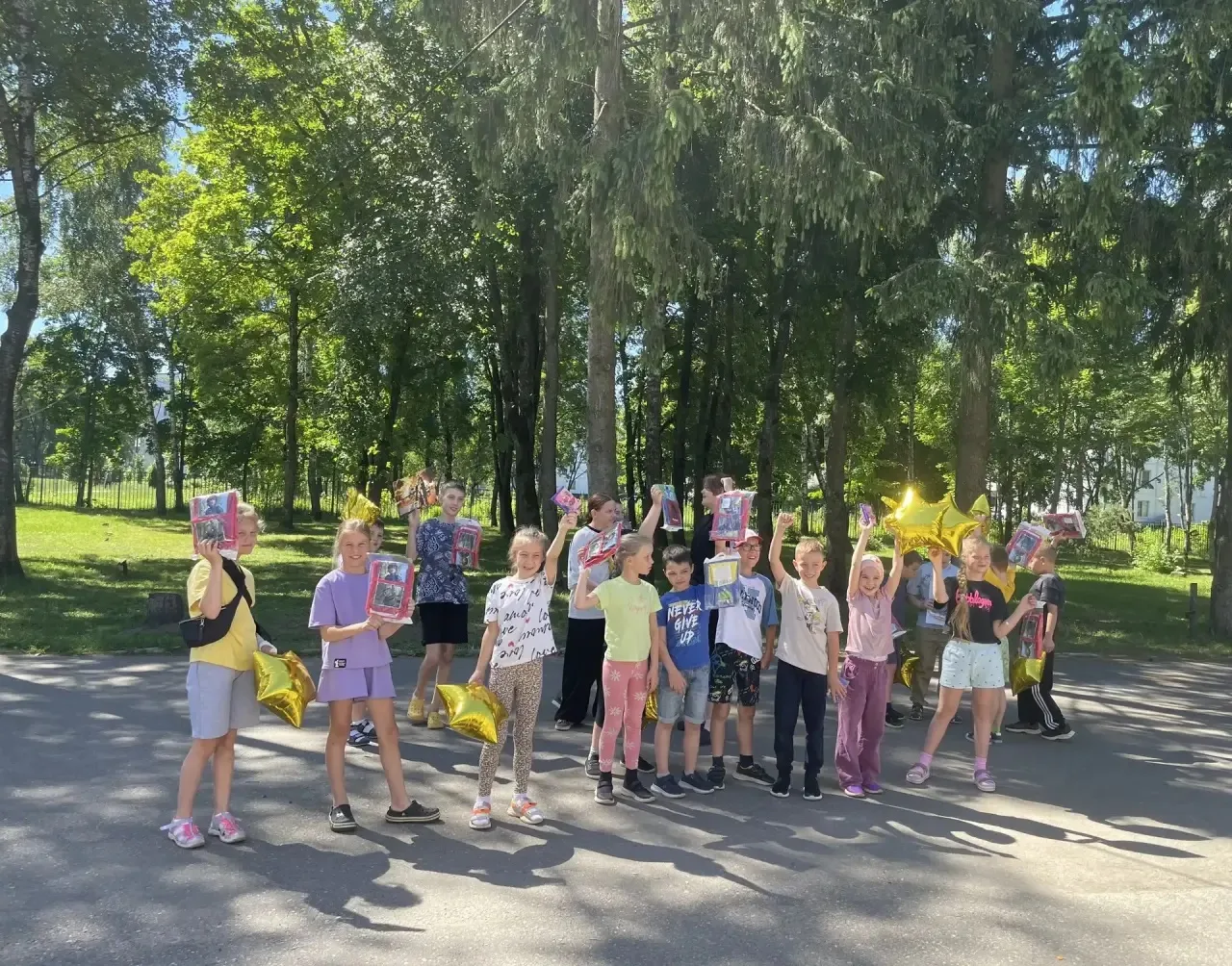 🎉 Сегодня состоялась торжественная линейка, посвящённая закрытию лагерной смены пришкольного лагеря