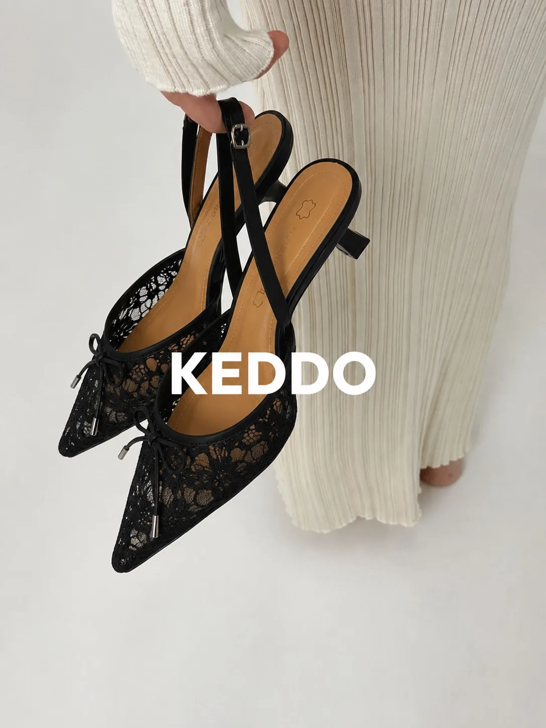 Кружево, изящный силуэт и каблук ✨

Эти элегантные туфли KEDDO станут акцентом любого образа — от ла