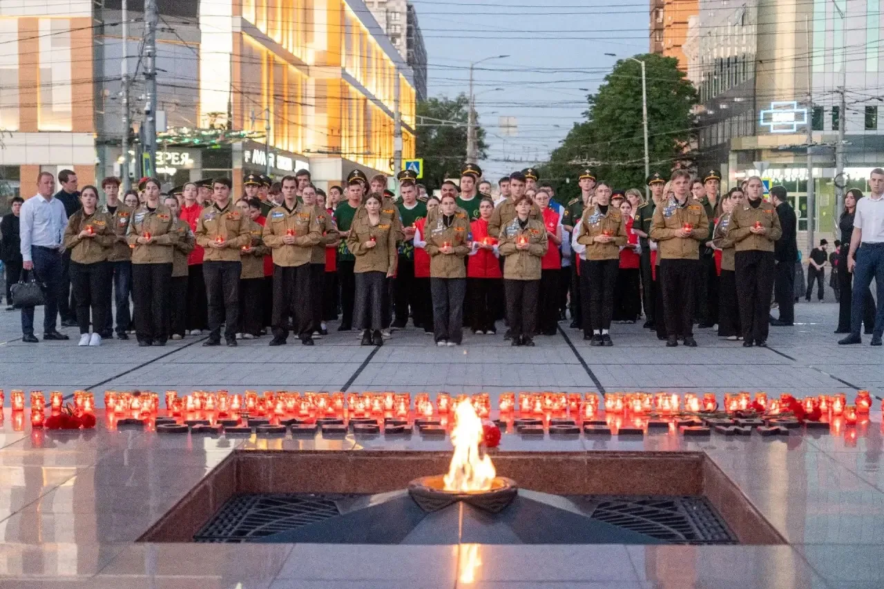 🕯️Мы помним.

22 июня 1941 года в 4 часа утра фашистская Германия вероломно напала на Советский Сою