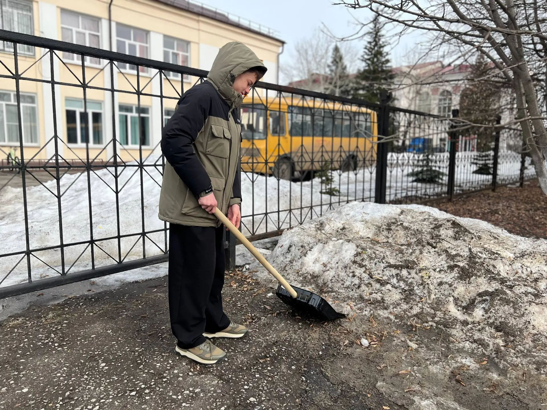 НАШИ УЧЕНИКИ В АКТИВНОЙ ФАЗЕ «ЧИСТОГО ЧЕТВЕРГА»! 🧹🌿  На этой неделе учащиеся нашей школы активно вкл