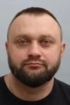 Кадры сгоревших 20+ машин во дворе на Космонавтов