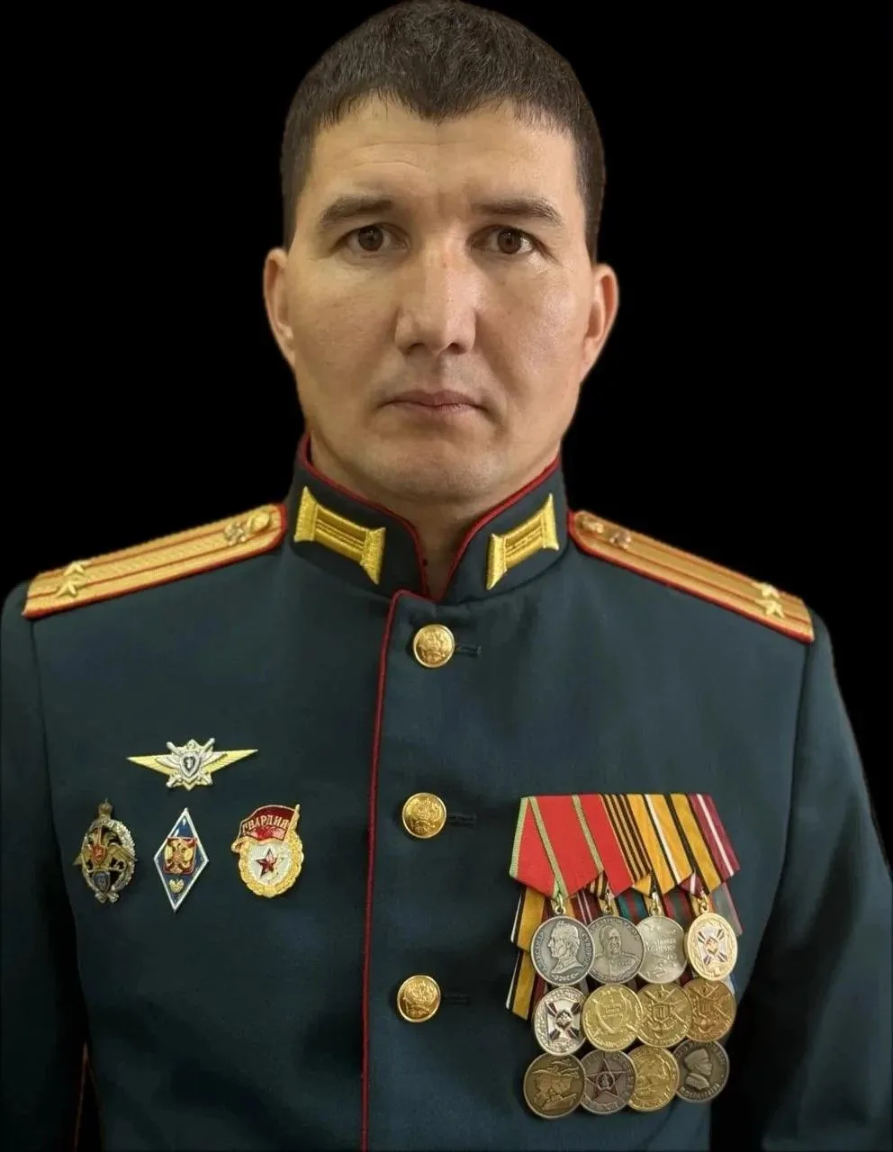 Исмәғилов Рәфис Рәис улы 1986 йылда Нияҙғол ауылында Рәис Йәнғәле улы менән Гөлшат Ғини...