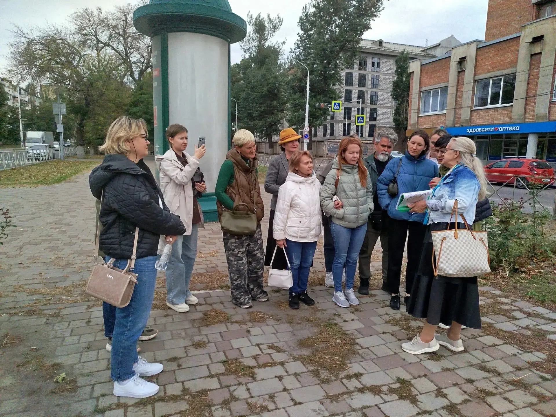 Наше увлекательное путешествие по Новочеркасску стартовало прямо с этой исторической то...