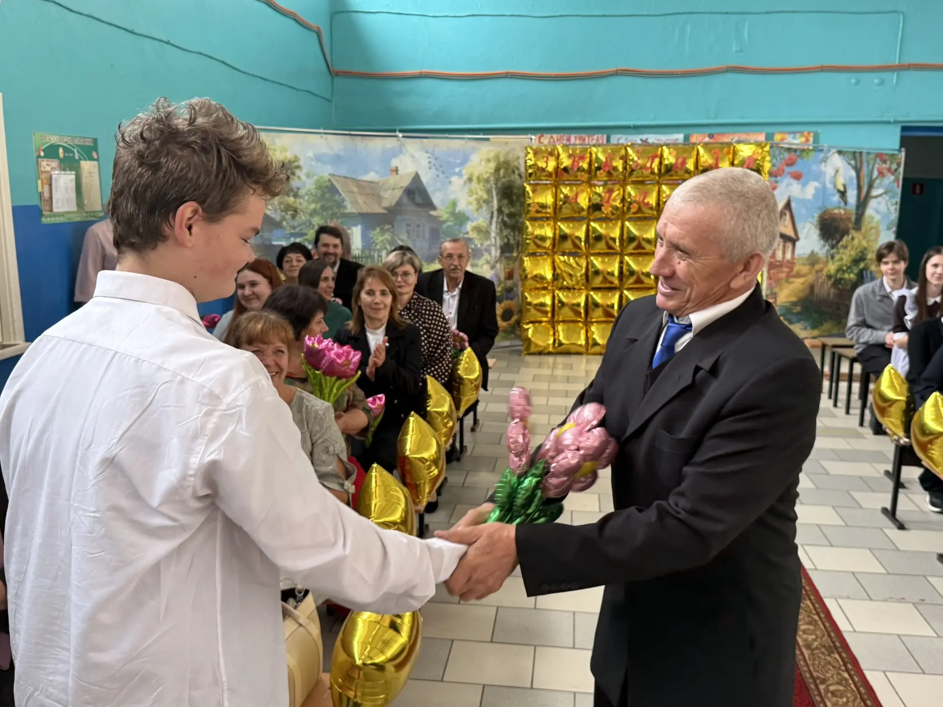 🎉 Звёздный старт праздничного концерта ко Дню учителя! 🎉