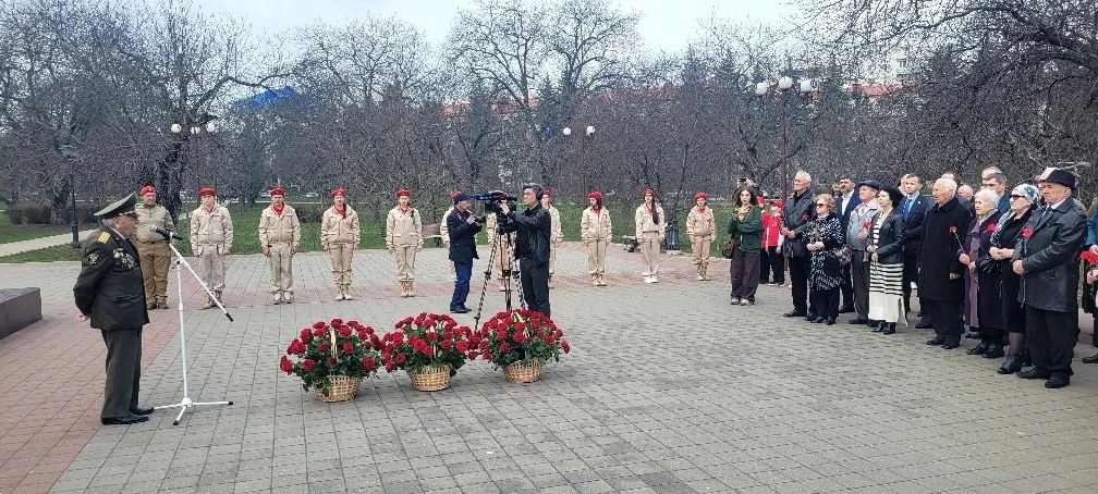 Нальчик помнит: Торжественный митинг в честь годовщины присвоения звания «Город воинской славы».  В 