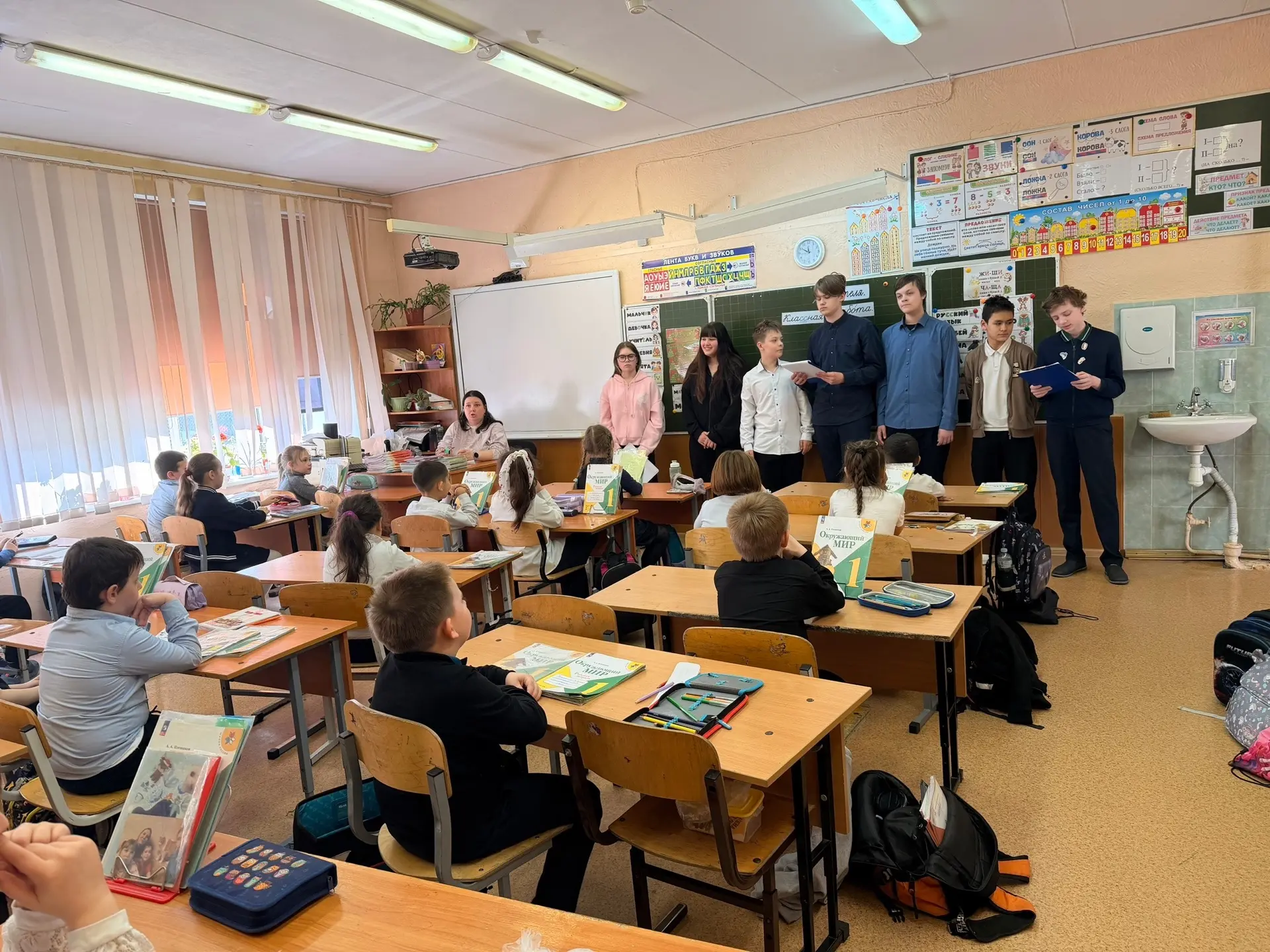 🌍 День Земли в нашей школе прошёл супер-активно!  Старшеклассники провели для младших классов настоя