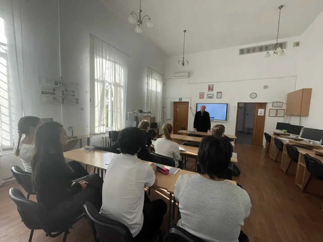 01.10.2026 в 11 ом классе учитель информатики Буяльский В. И.провел урок «Медиаинформац...