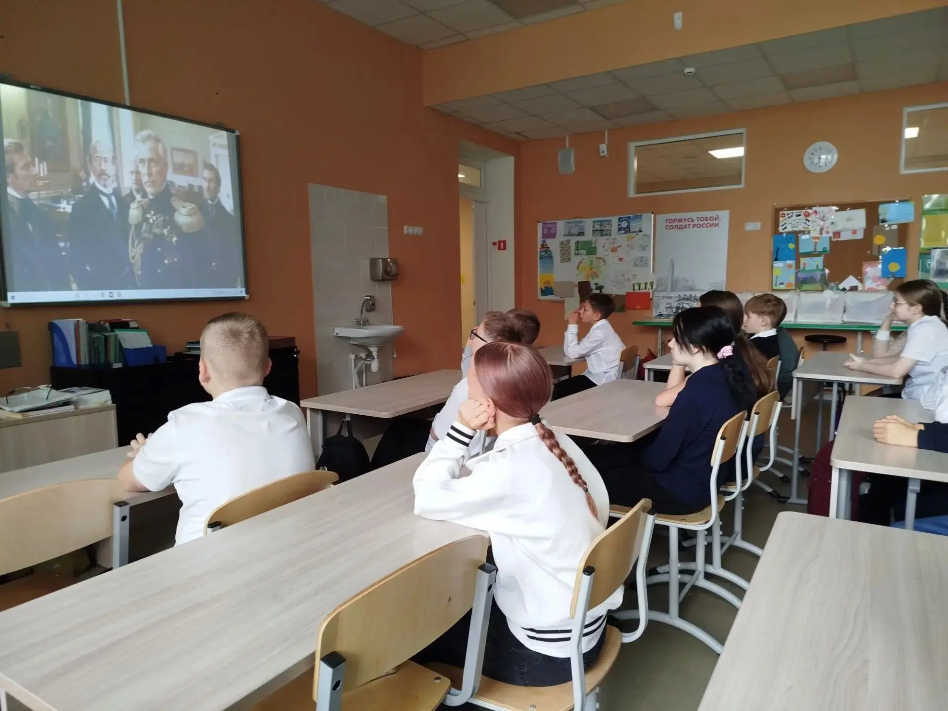 «Разговоры о важном»: связь поколений и гордость за историю