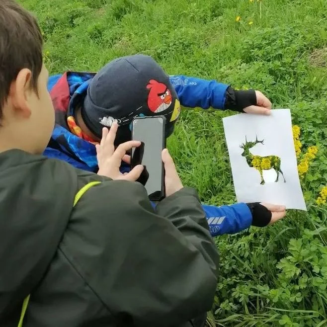 🌳 Творчество на свежем воздухе  Во 2 «А» классе прошёл внеклассный интегрированный урок, который объ