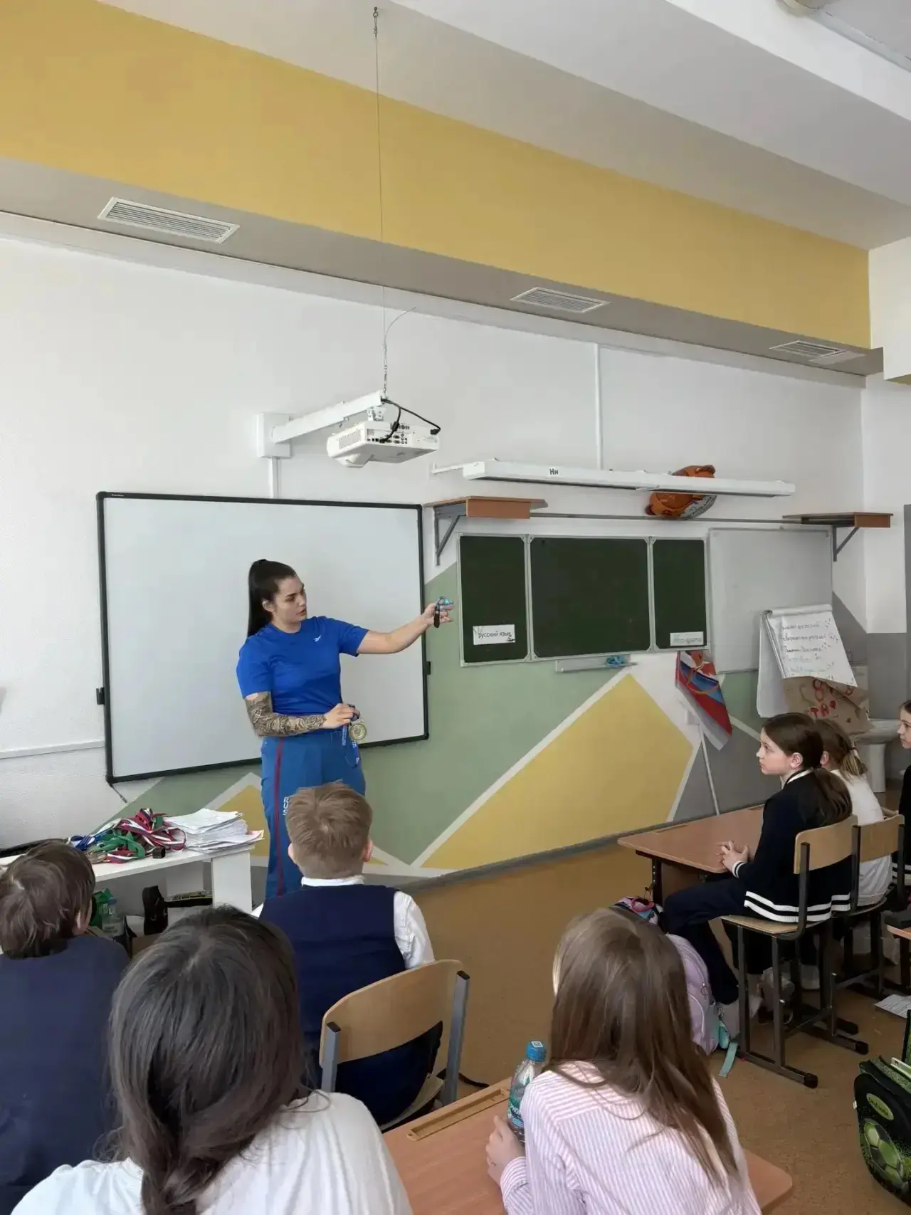 Сила в характере! В нашей школе прошёл необычный классный час. Его провела не просто учитель физкуль