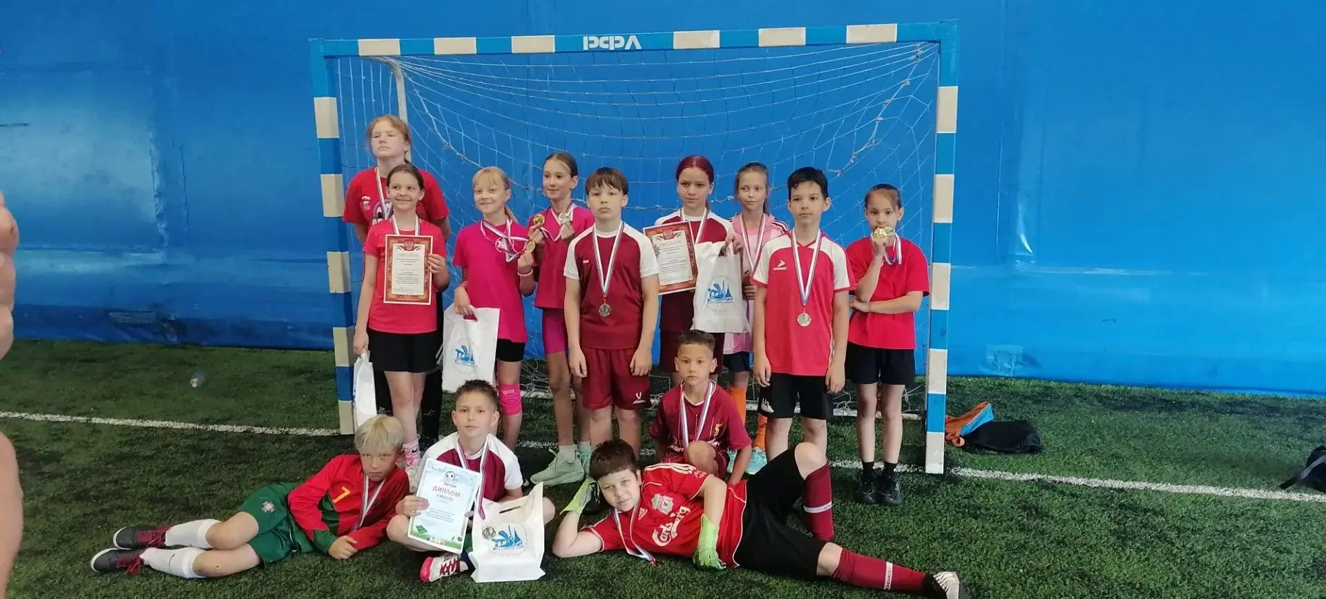 ФУТБОЛЬНЫЙ ТРИУМФ! ⚽🏆

⚽Наша школа снова в центре спортивных событий! Мы приняли в турнире «Лето с 
