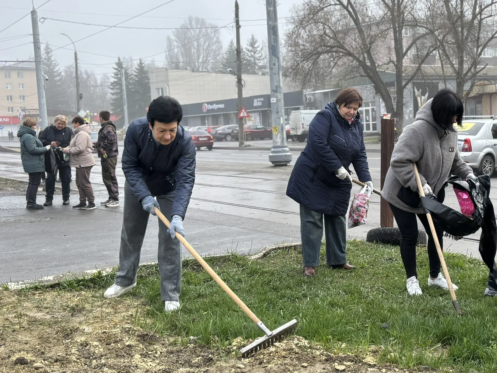 🗓 #ПрямоСейчас в рамках месячника по благоустройству региона сотрудники Министерства социального обе