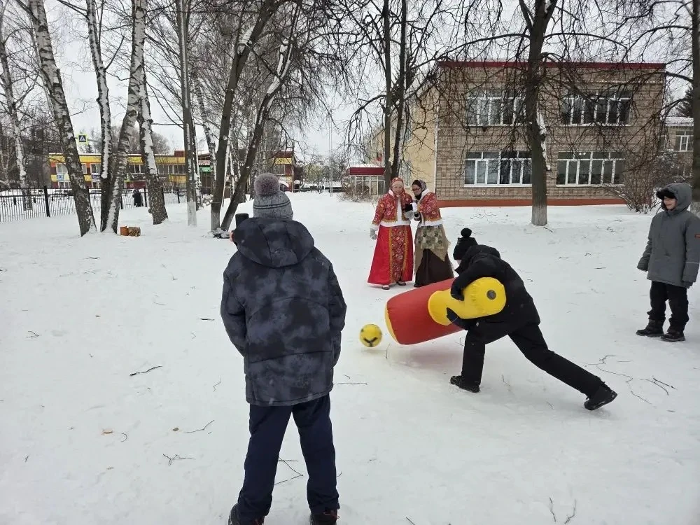 🤩Студия «Скакалка» устроила для 4Б класса яркую Масленицу!  🔥Весёлые игры и традиционные забавы заря