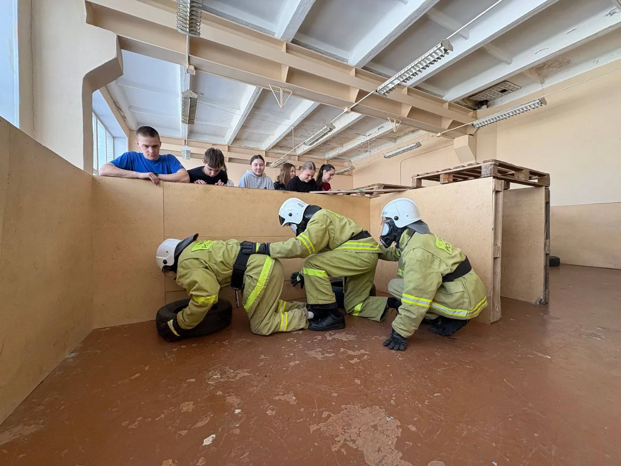 🚒 Профессиональная проба в экстремальных условиях: гимназия №80 в гостях у спасателей

Сегодня учащ