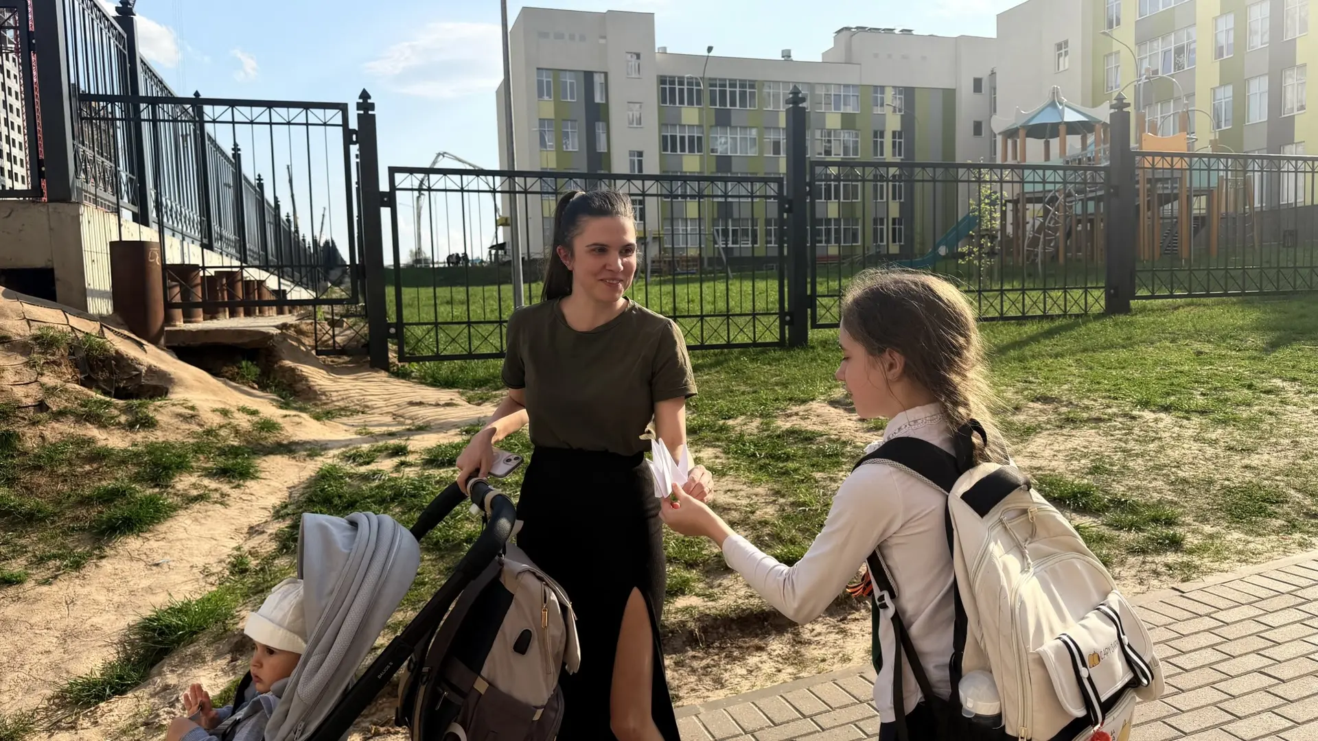 🕊️ Журавли Победы: память, которая объединяет поколения 🕊️  Акция не ограничилась стенами школы. С б