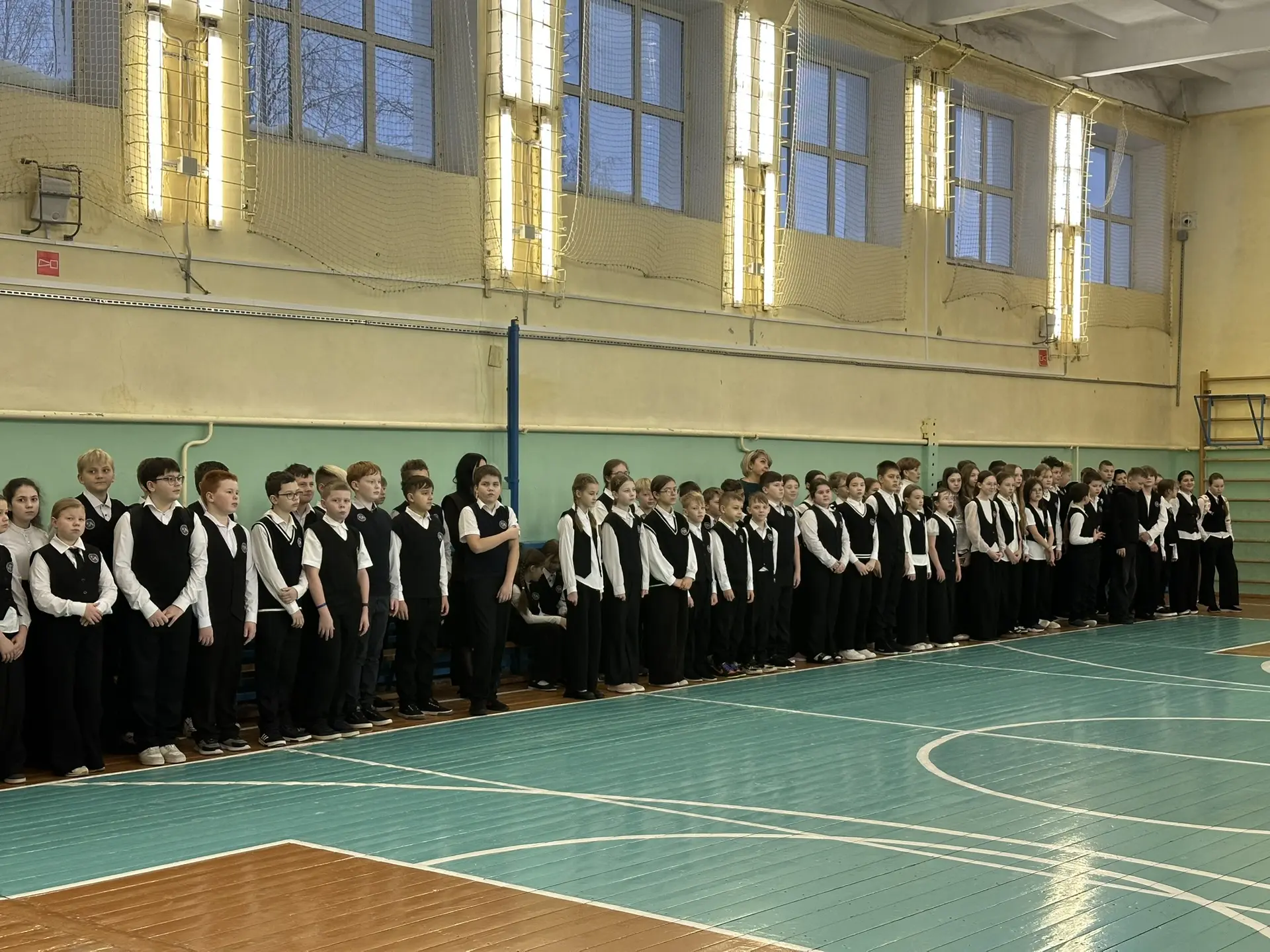 Традиционная школьная линейка, посвящённая Сталинградской битве Сегодня наша школа вновь стала место