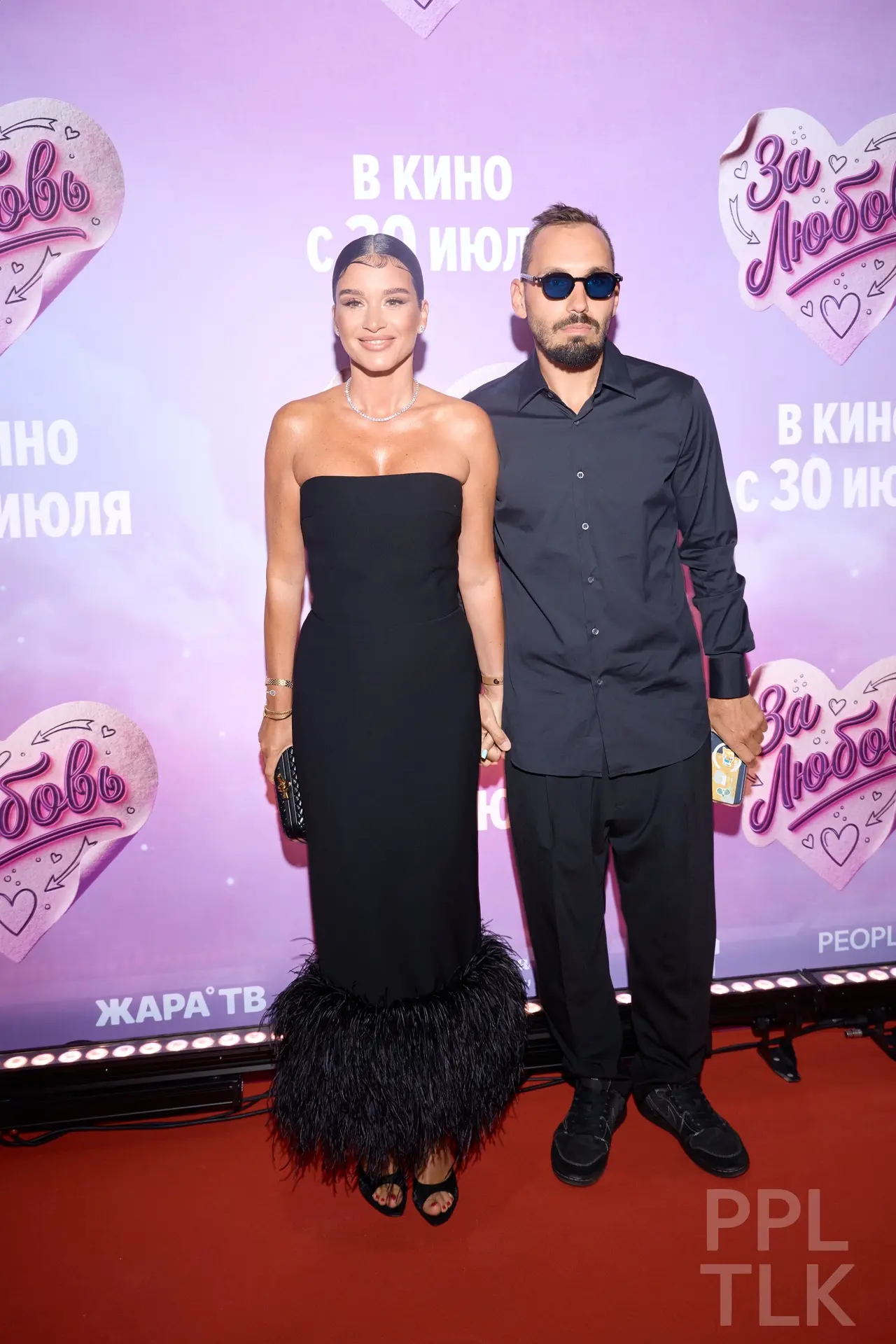На премьере фильма «За любовь» встретили сразу две звездные пары. Не можем не спросить, чьи образы н