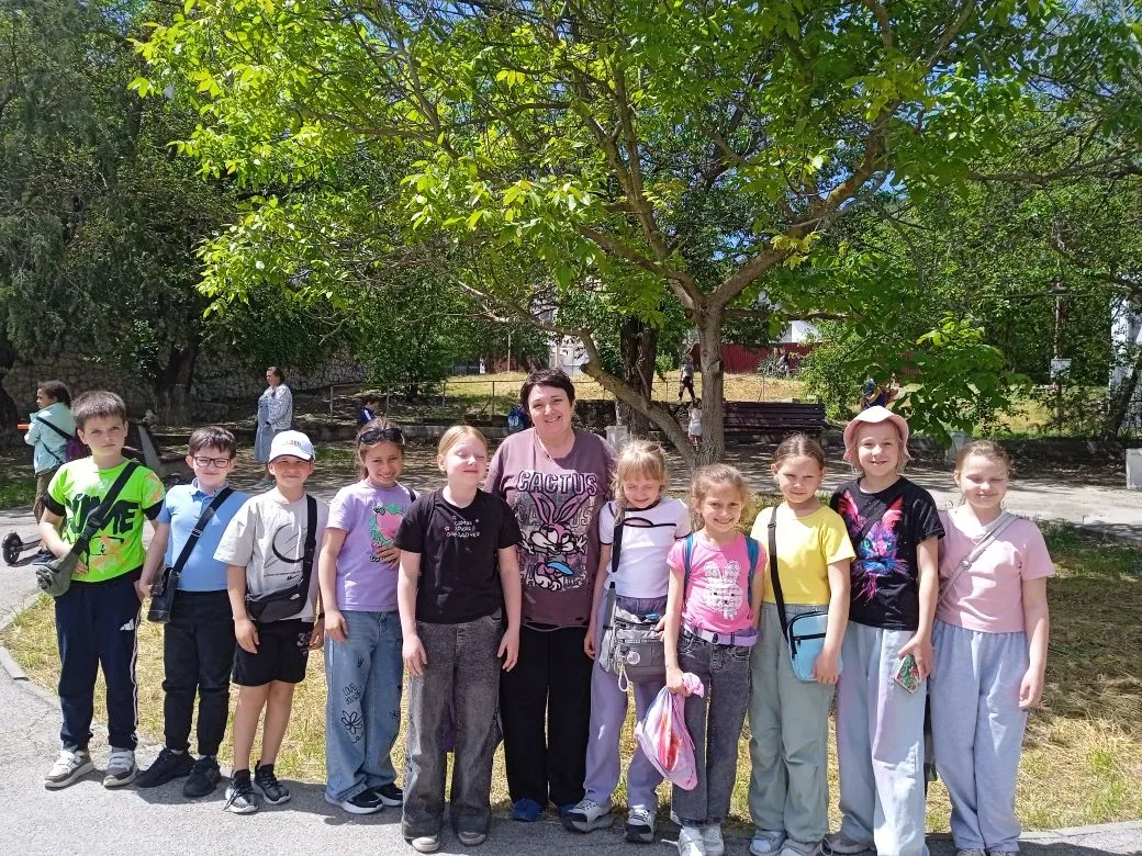 Начальная школа с классными руководителями устроила настоящий кино-праздник в кинотеатре «Октябрь»! 