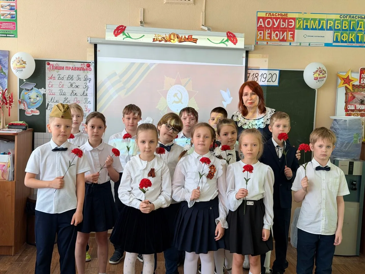 Наставник Ирина Солодкова провела классный час во 2Б классе "Победа в наших сердцах".