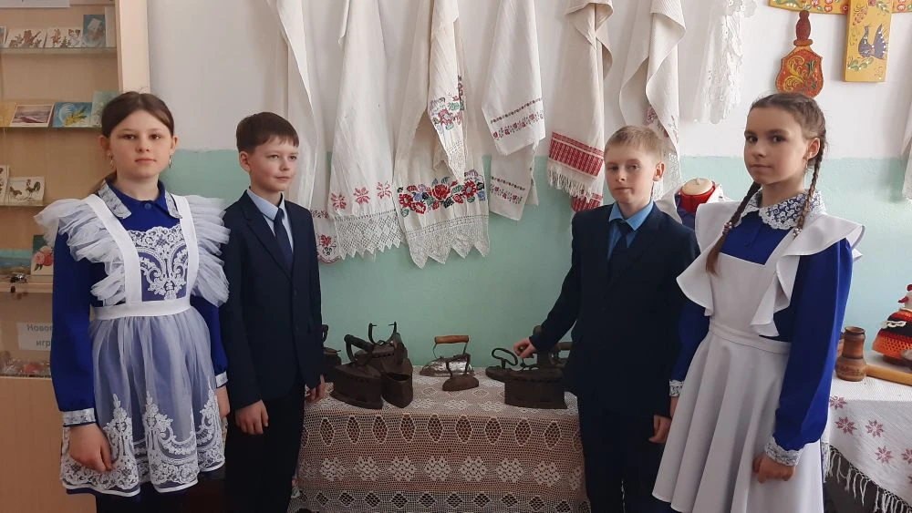 18 мая — Международный день музеев! 🏛️

Знаете ли вы, что в нашей Красноборской школе есть своё мал