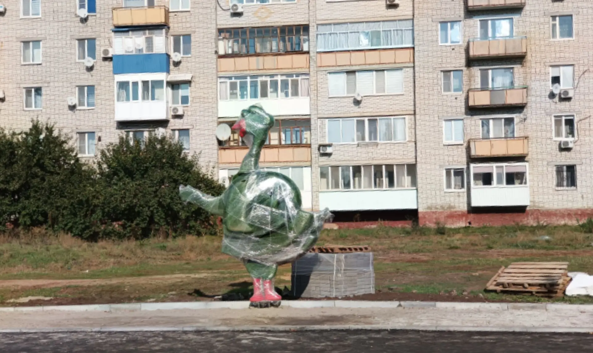 В Марксе появились два новых арт-объекта, которые уже стали яркими точками притяжения! ...