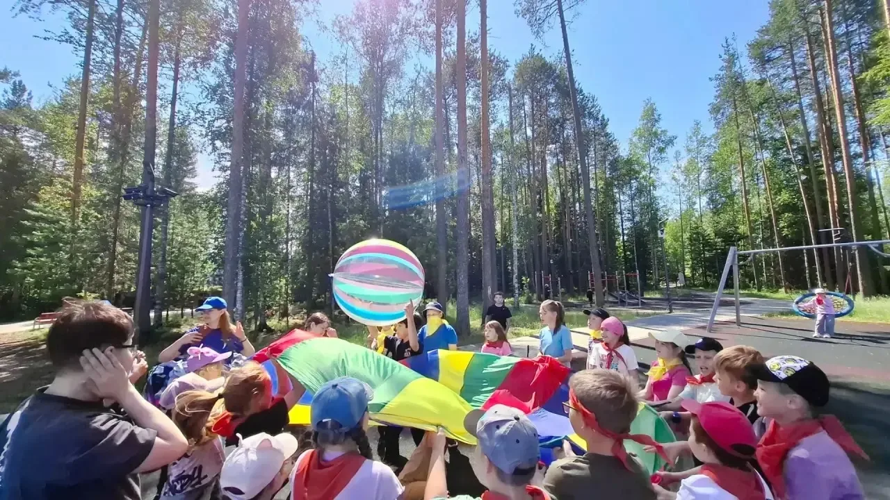 #ФабрикаЗдоровья

Открытие летней лагерной смены! 👫

В нашей школе состоялось торжественное открыти