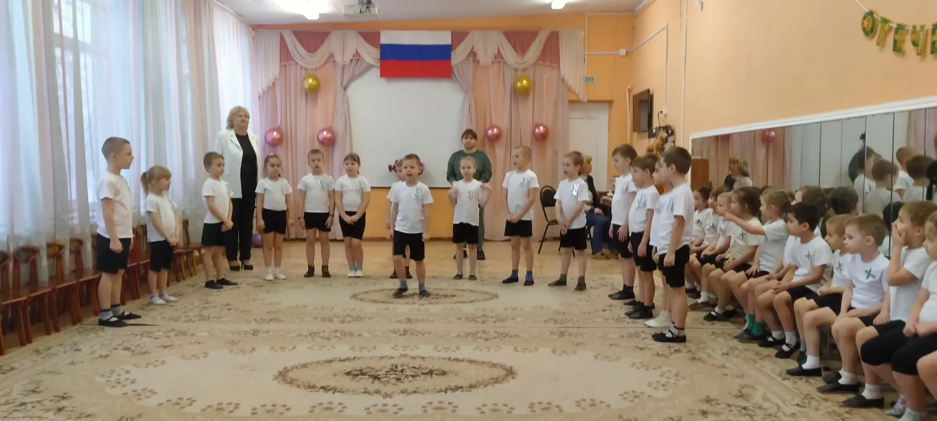 Сегодня, в преддверии праздника, в нашем ДОУ прошел музыкально-спортивный праздник "Защитники отечес