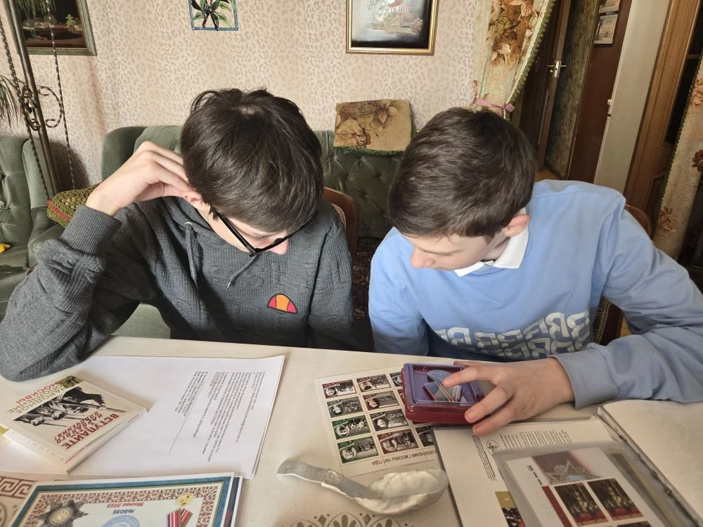 В гостях у автора книги  14 марта наши ребята из театральной студии "Ожившие страницы" представили н
