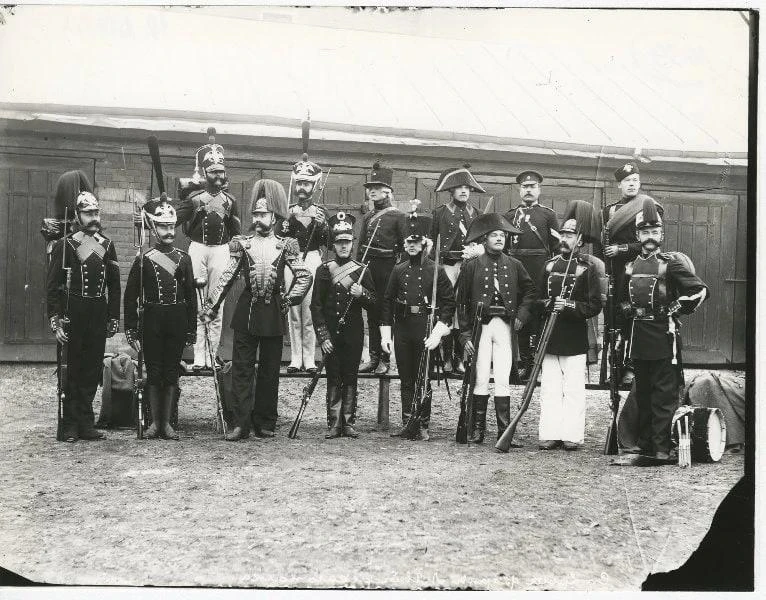 Солдаты в мундирах разных времен, 1912 год.