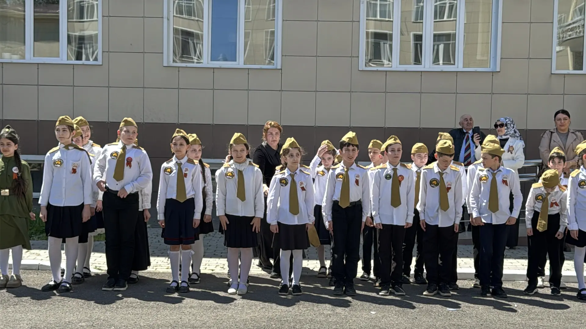 ▌ Память, гордость и преемственность поколений  В школе №27 имени Тхаро Абатаева 7 мая прошёл масшта