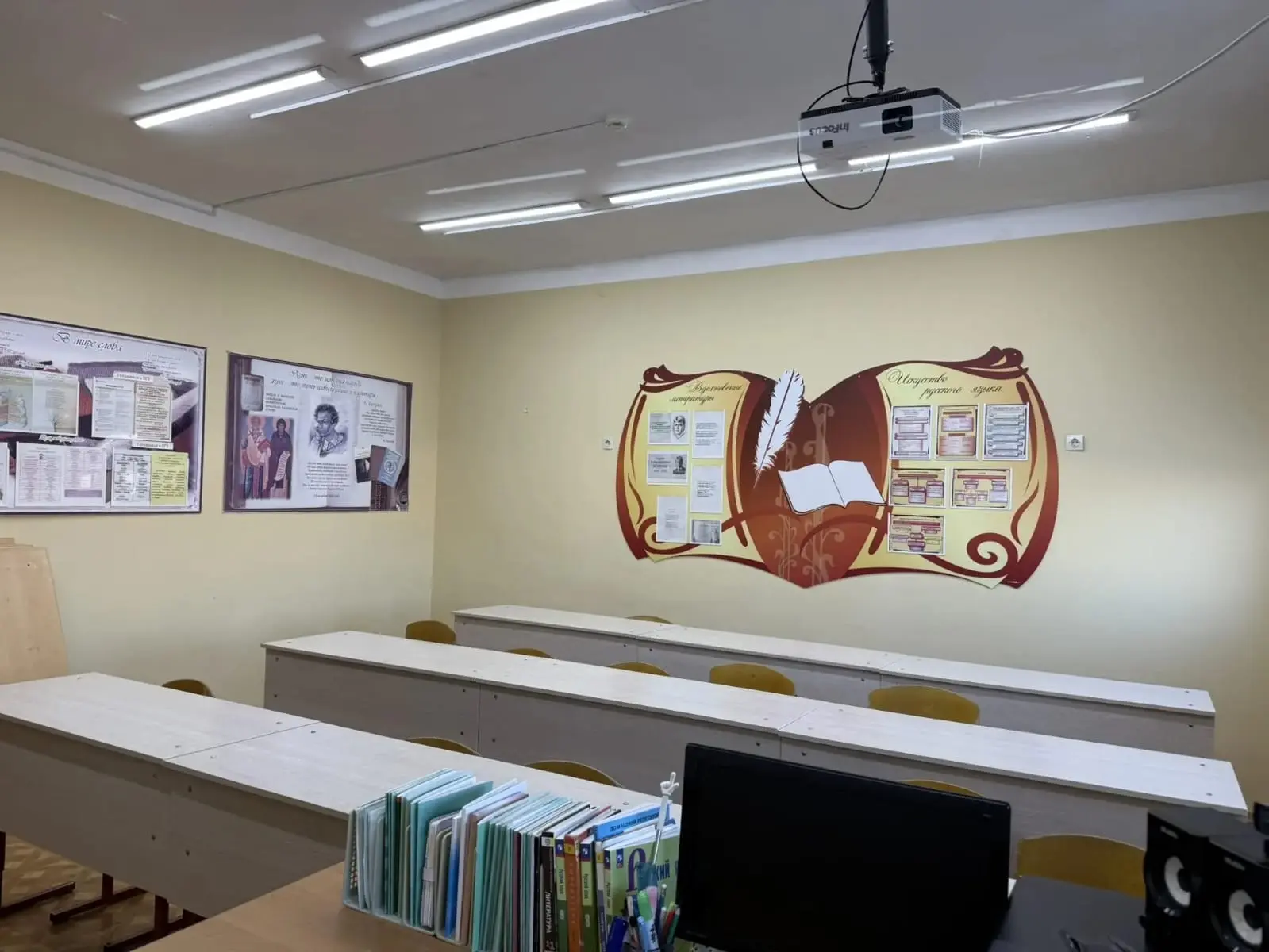 Оскуолабыт кулун тутар 28 күнүгэр  95 сааһын бэлиэтииргэ бэлэмнэнии үлэлэр ыытыллаллар....