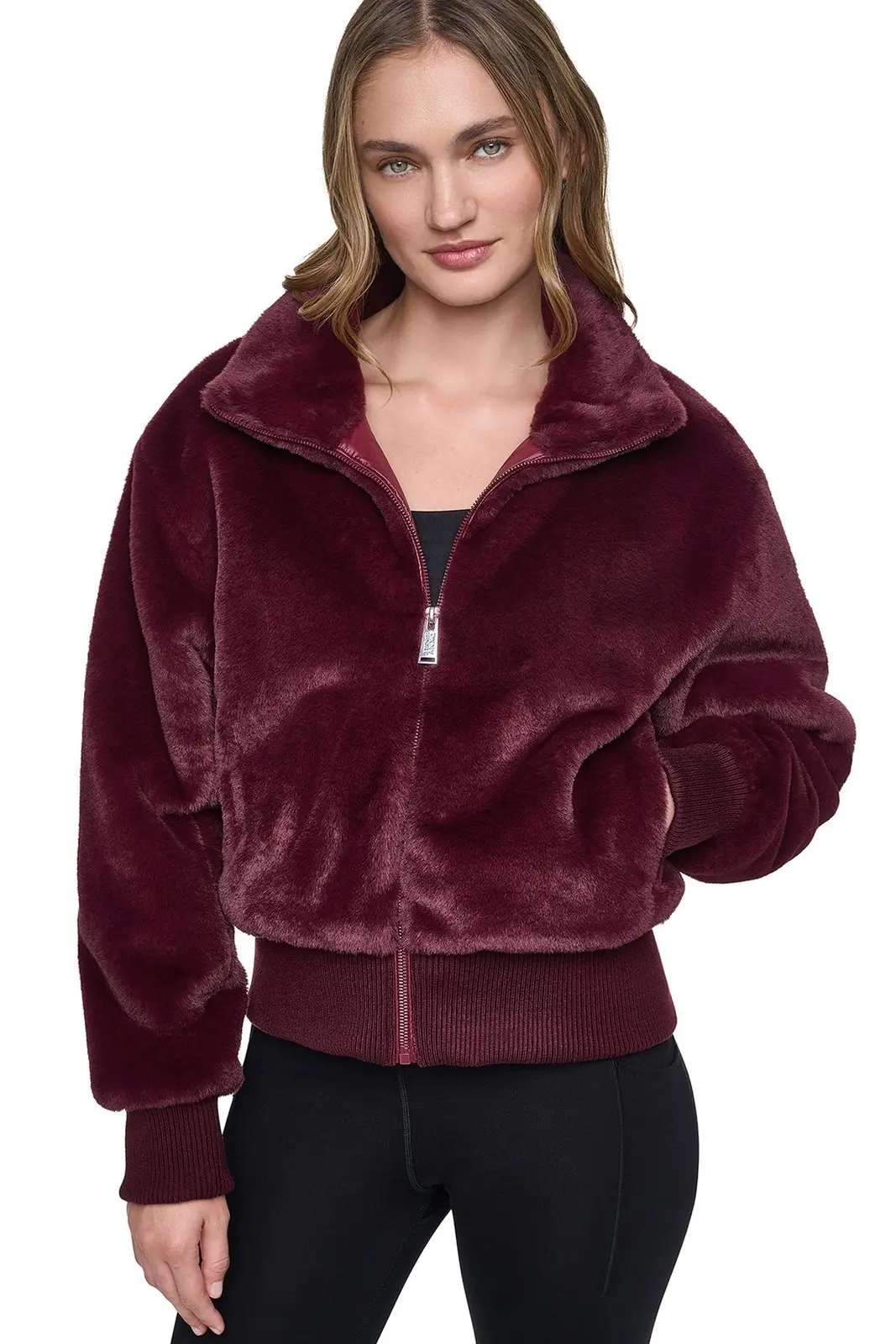 Женские куртки от DKNY