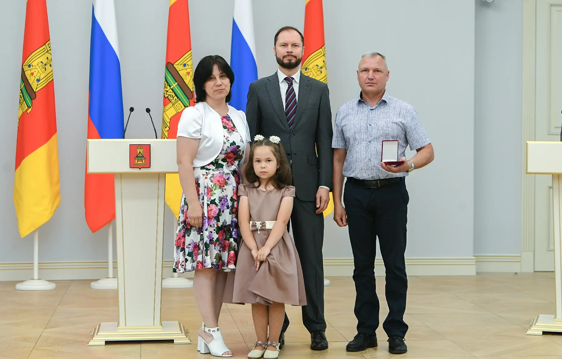 👏ГЛАВА РЕГИОНА ВИТАЛИЙ КОРОЛЕВ НАКАНУНЕ ДНЯ РОССИИ НАГРАДИЛ ЖИТЕЛЕЙ ТВЕРСКОЙ ОБЛАСТИ👏
 
Виталий Ко
